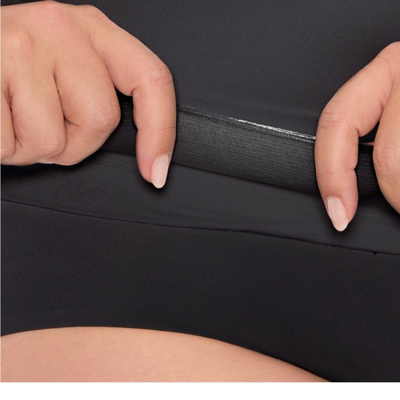 Lace Cami Black - Picture 5 of 9